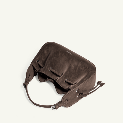 Mossdoom Tilia Crossbody Bag - กระเป๋าถือหนังกลับขนาดเล็กรูปทรงคล้ายเกี๊ยว มีสายสะพายไหล่ยาว