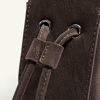 Mossdoom Tilia Crossbody Bag - กระเป๋าถือหนังกลับขนาดเล็กรูปทรงคล้ายเกี๊ยว มีสายสะพายไหล่ยาว