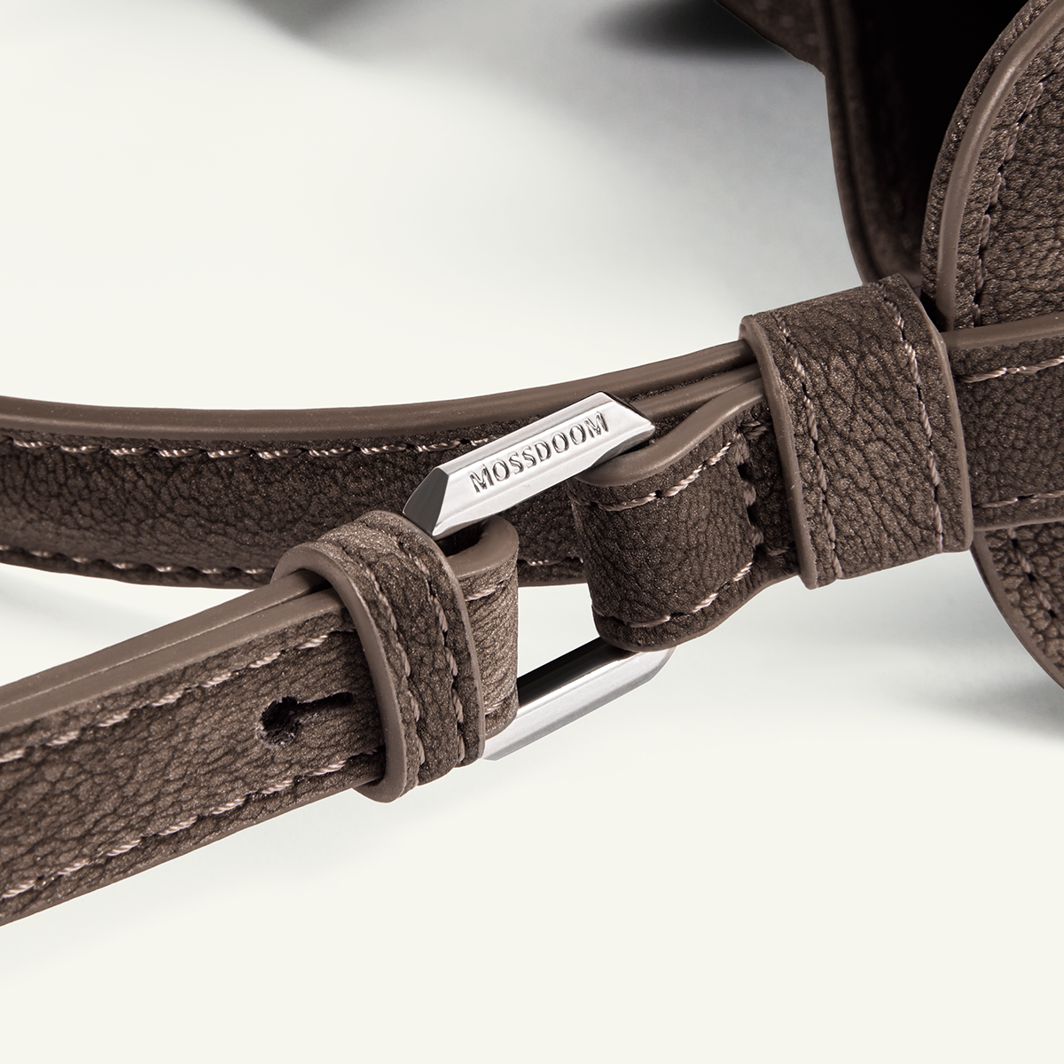 Mossdoom Tilia Crossbody Bag - กระเป๋าถือหนังกลับขนาดเล็กรูปทรงคล้ายเกี๊ยว มีสายสะพายไหล่ยาว