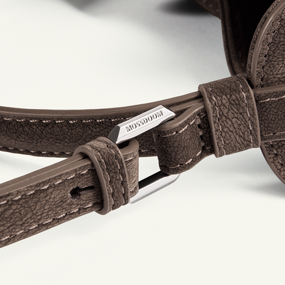 Mossdoom Tilia Crossbody Bag - กระเป๋าถือหนังกลับขนาดเล็กรูปทรงคล้ายเกี๊ยว มีสายสะพายไหล่ยาว