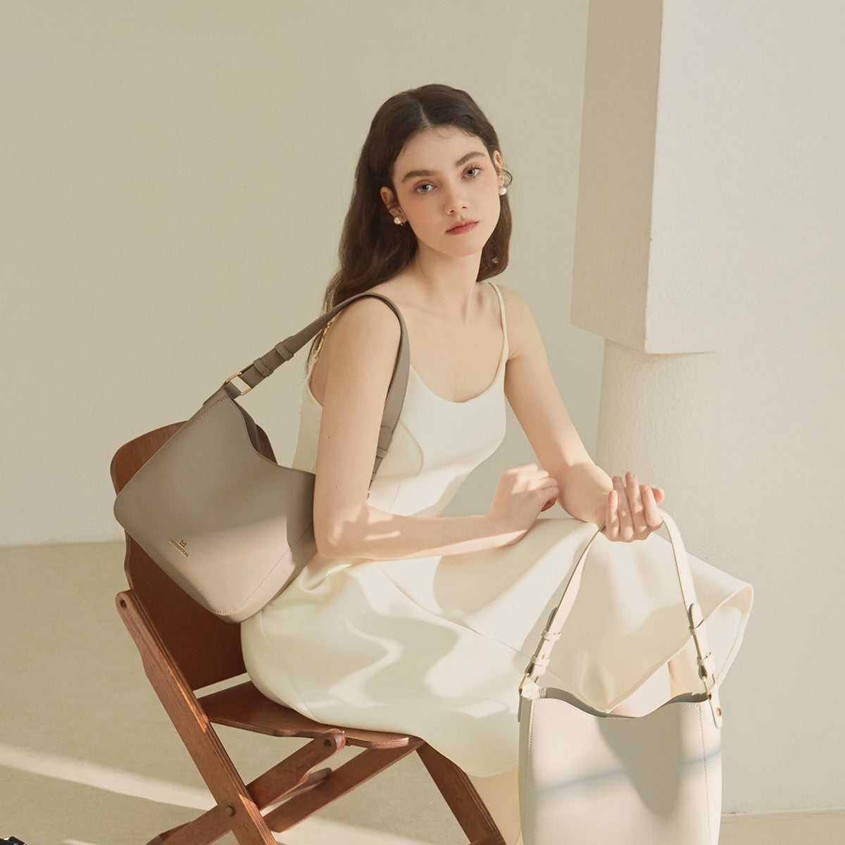 Mossdoom Rhiny Tote Bag – กระเป๋าโท้ทผู้หญิง พร้อมซิปและตัวล็อกแม่เหล็ก